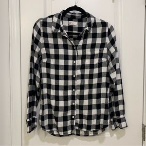 GAP Women's Black and White Checkered Plaid Boyfriend Flannel Shirt - Size Small